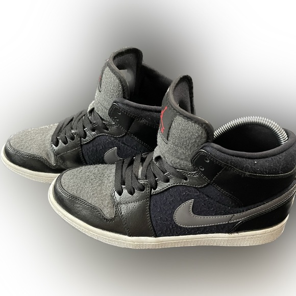 NIKE AIR JORDAN 1 MID SE WINTERIZE SIZE MENS 9.5 EUC